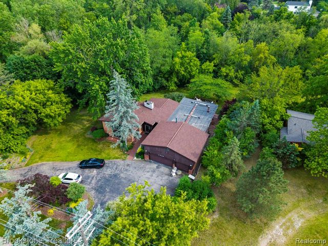 4665 W Maple Road, Bloomfield Hills, MI 48301
