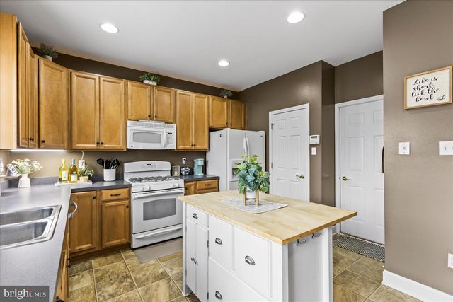 255 SUNSET DR, Hanover, PA 17331