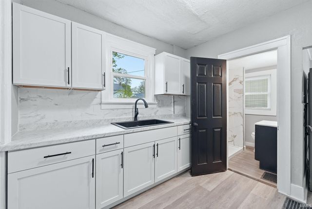 2209 Curdes Avenue, Fort Wayne, IN 46805