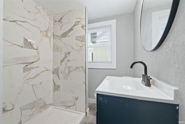2209 Curdes Avenue, Fort Wayne, IN 46805