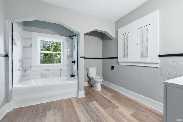 2209 Curdes Avenue, Fort Wayne, IN 46805