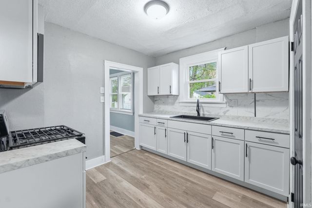 2209 Curdes Avenue, Fort Wayne, IN 46805