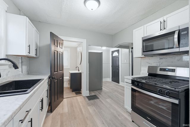 2209 Curdes Avenue, Fort Wayne, IN 46805
