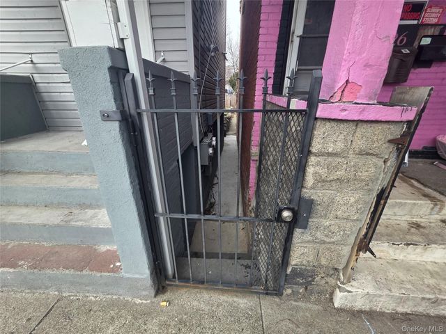 28 Hasbrouck Street A, Newburgh, NY 12550
