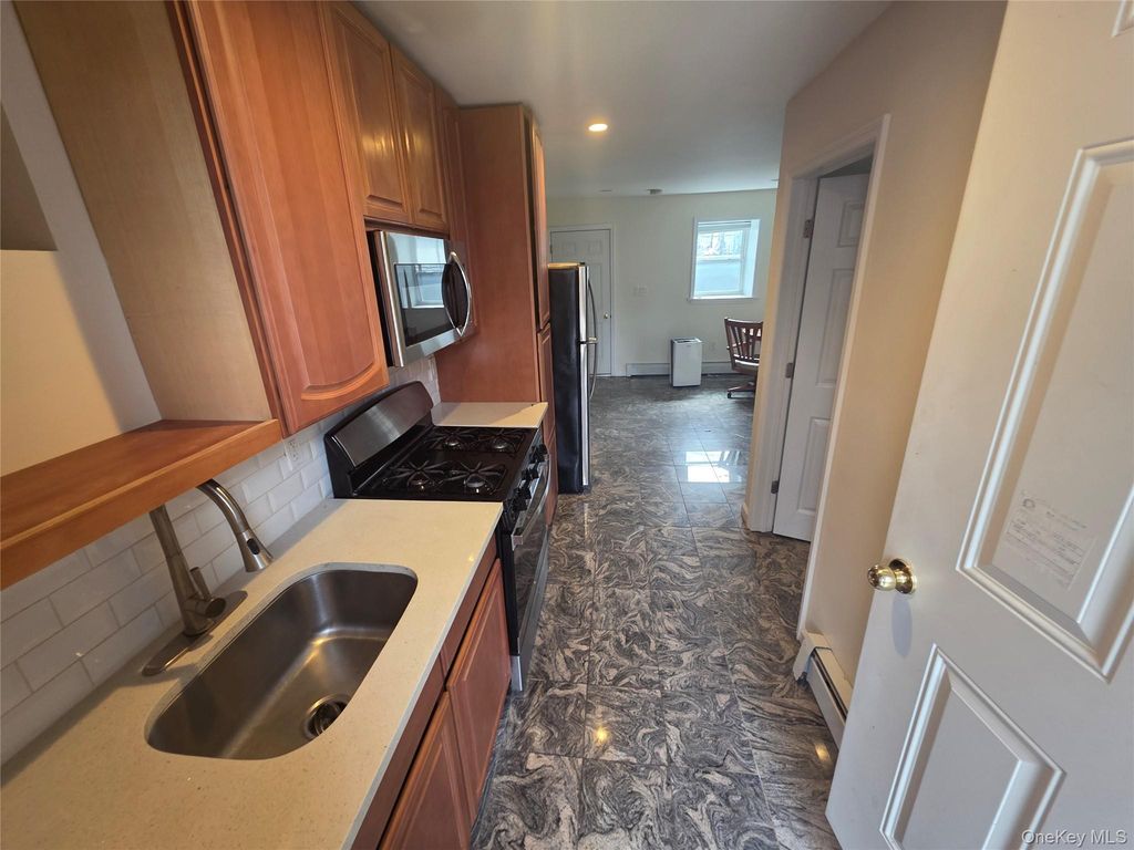 28 Hasbrouck Street A, Newburgh, NY 12550