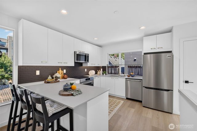 4105 25th Avenue SW, Seattle, WA 98106