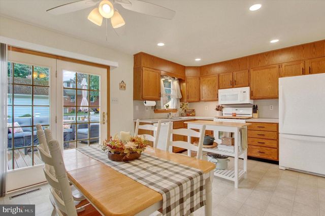 1 CARDINAL DR, Hanover, PA 17331