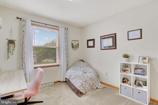 1 CARDINAL DR, Hanover, PA 17331