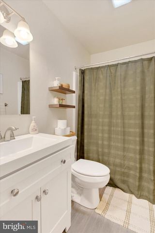 1 CARDINAL DR, Hanover, PA 17331