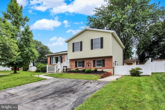1 CARDINAL DR, Hanover, PA 17331