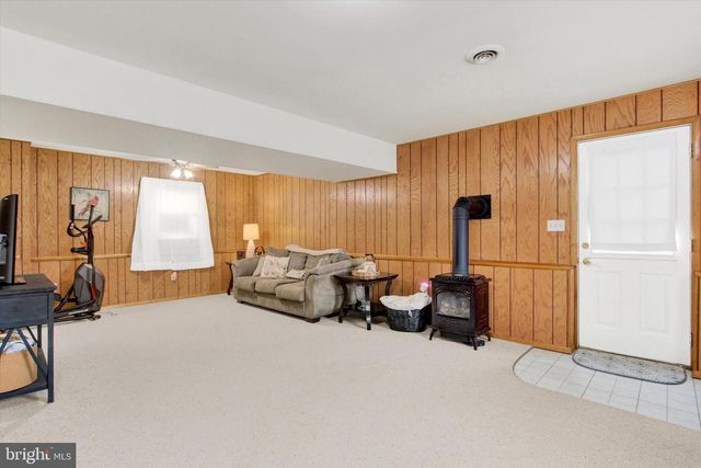 1 CARDINAL DR, Hanover, PA 17331