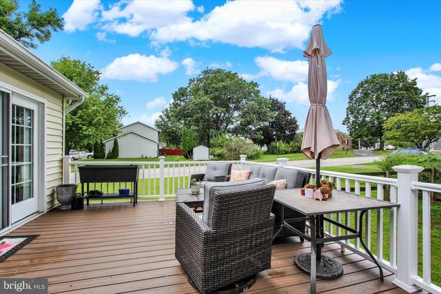 1 CARDINAL DR, Hanover, PA 17331