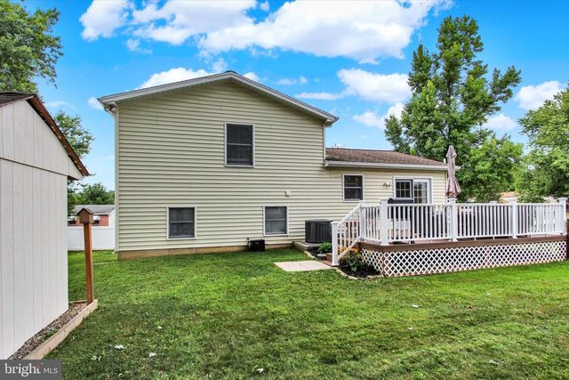 1 CARDINAL DR, Hanover, PA 17331