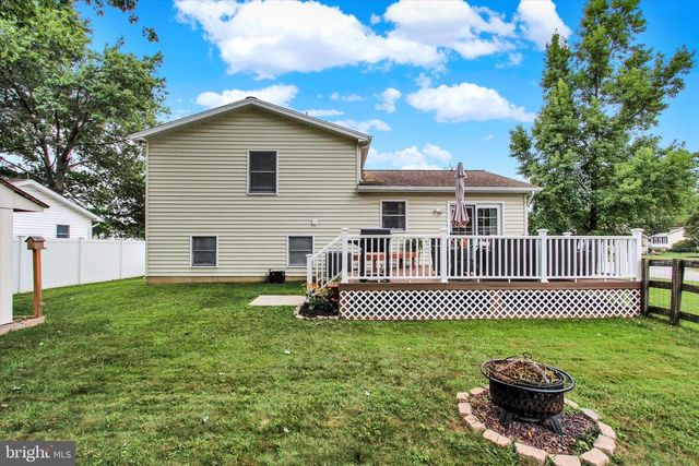 1 CARDINAL DR, Hanover, PA 17331