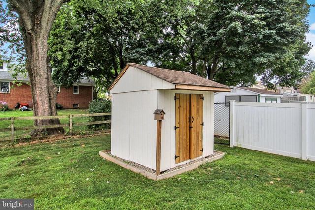 1 CARDINAL DR, Hanover, PA 17331