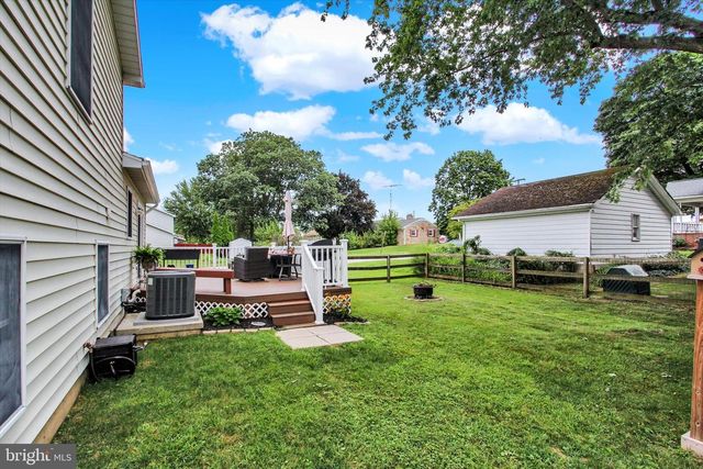 1 CARDINAL DR, Hanover, PA 17331
