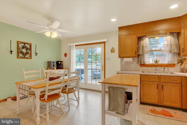 1 CARDINAL DR, Hanover, PA 17331