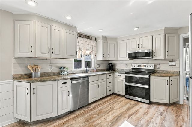 15 Valley View Drive, Smithfield, RI 02828