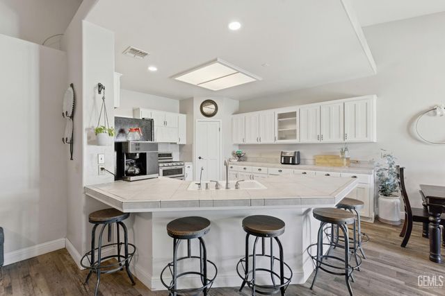 7058 Heatherwood, Bakersfield, CA 93313