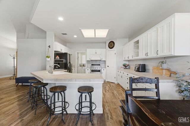 7058 Heatherwood, Bakersfield, CA 93313