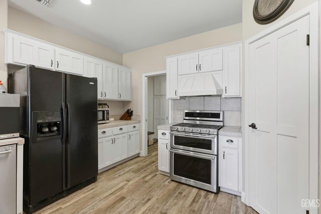 7058 Heatherwood, Bakersfield, CA 93313