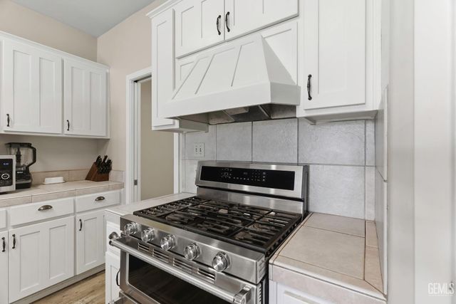 7058 Heatherwood, Bakersfield, CA 93313