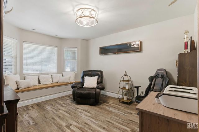 7058 Heatherwood, Bakersfield, CA 93313