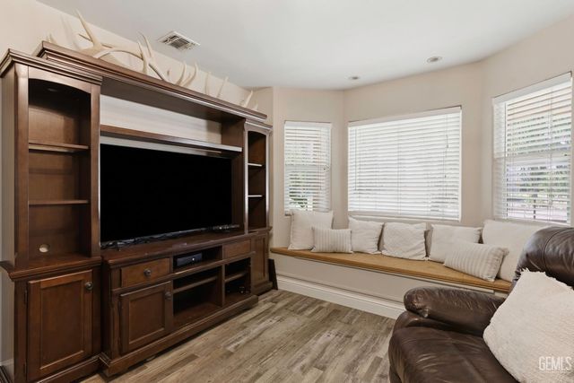 7058 Heatherwood, Bakersfield, CA 93313