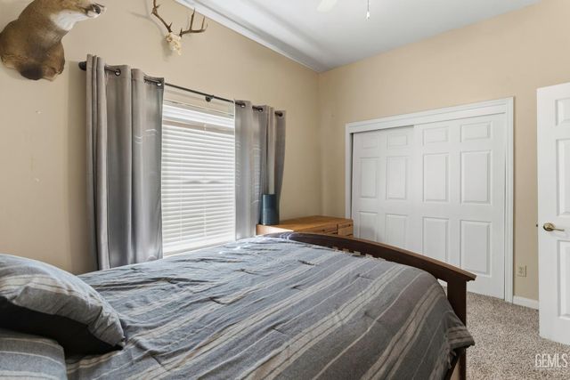 7058 Heatherwood, Bakersfield, CA 93313