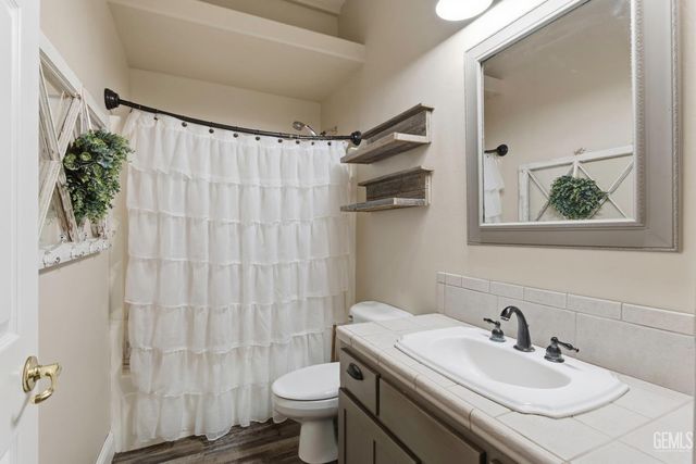 7058 Heatherwood, Bakersfield, CA 93313