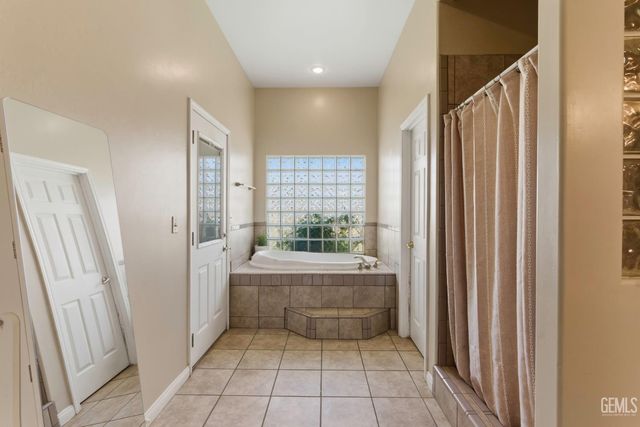 7058 Heatherwood, Bakersfield, CA 93313