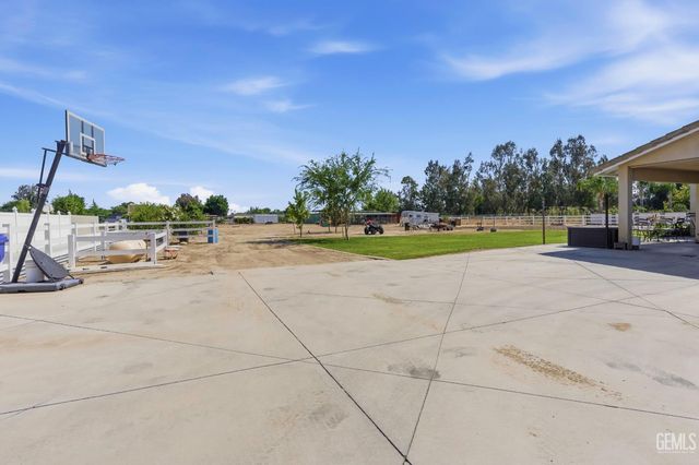 7058 Heatherwood, Bakersfield, CA 93313