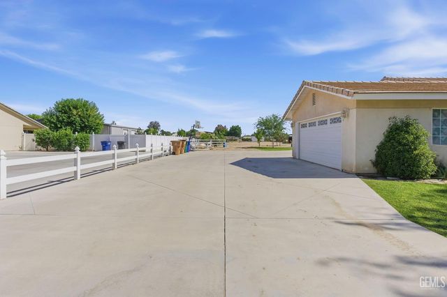 7058 Heatherwood, Bakersfield, CA 93313