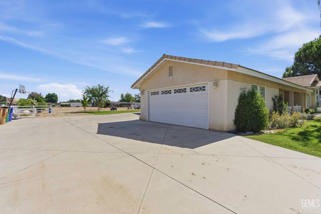7058 Heatherwood, Bakersfield, CA 93313