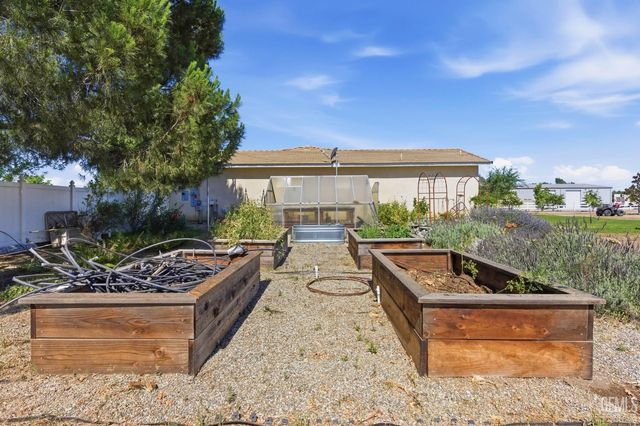 7058 Heatherwood, Bakersfield, CA 93313