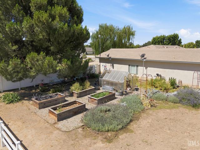 7058 Heatherwood, Bakersfield, CA 93313