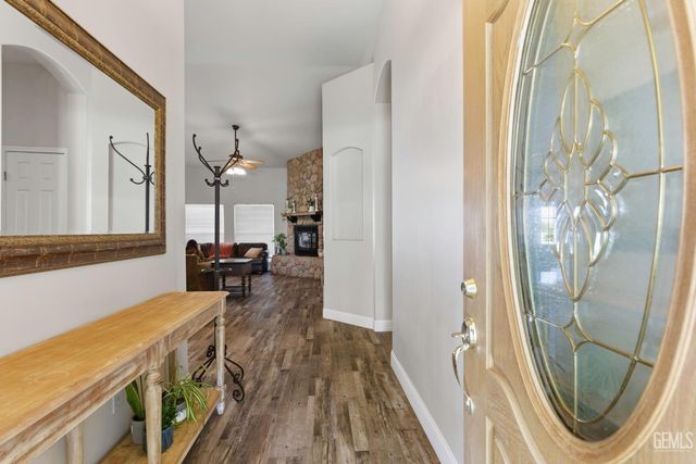 7058 Heatherwood, Bakersfield, CA 93313