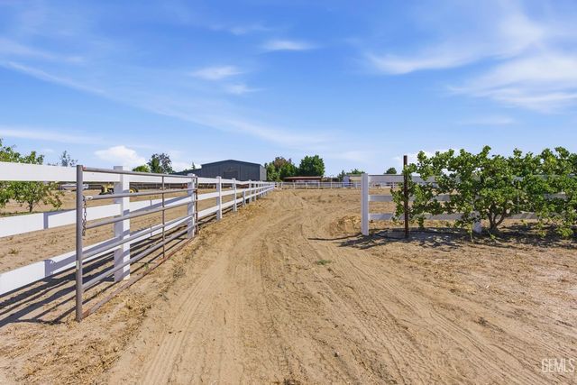 7058 Heatherwood, Bakersfield, CA 93313