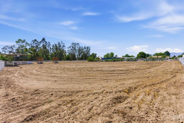 7058 Heatherwood, Bakersfield, CA 93313