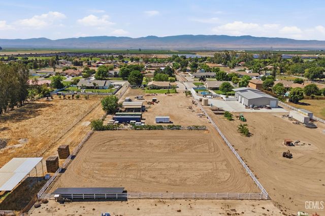 7058 Heatherwood, Bakersfield, CA 93313