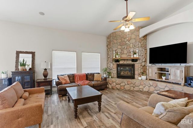 7058 Heatherwood, Bakersfield, CA 93313