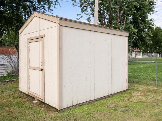 1605 E Franklin Street, Clinton, MO 64735
