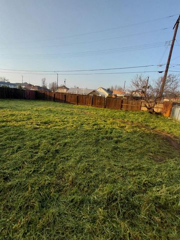 2353 E Vassar Avenue, Fresno, CA 93703