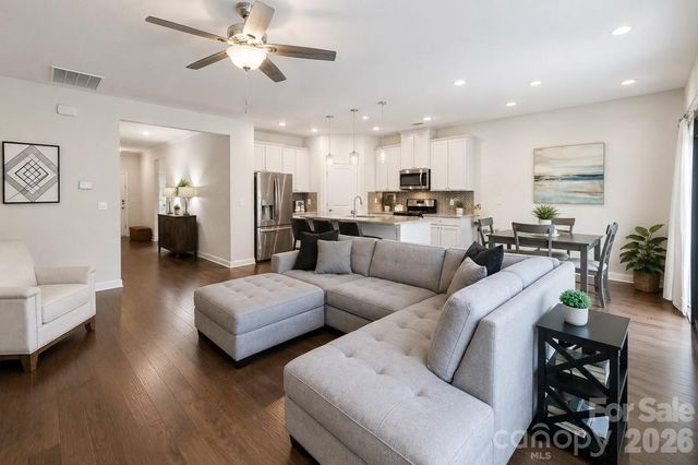 9423 Festival Way, Charlotte, NC 28215