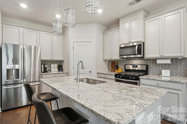 9423 Festival Way, Charlotte, NC 28215