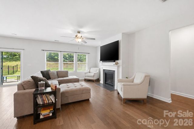 9423 Festival Way, Charlotte, NC 28215