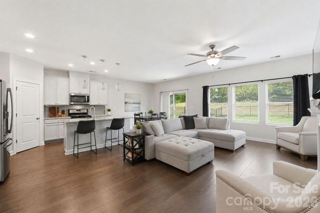 9423 Festival Way, Charlotte, NC 28215