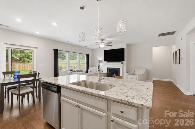 9423 Festival Way, Charlotte, NC 28215