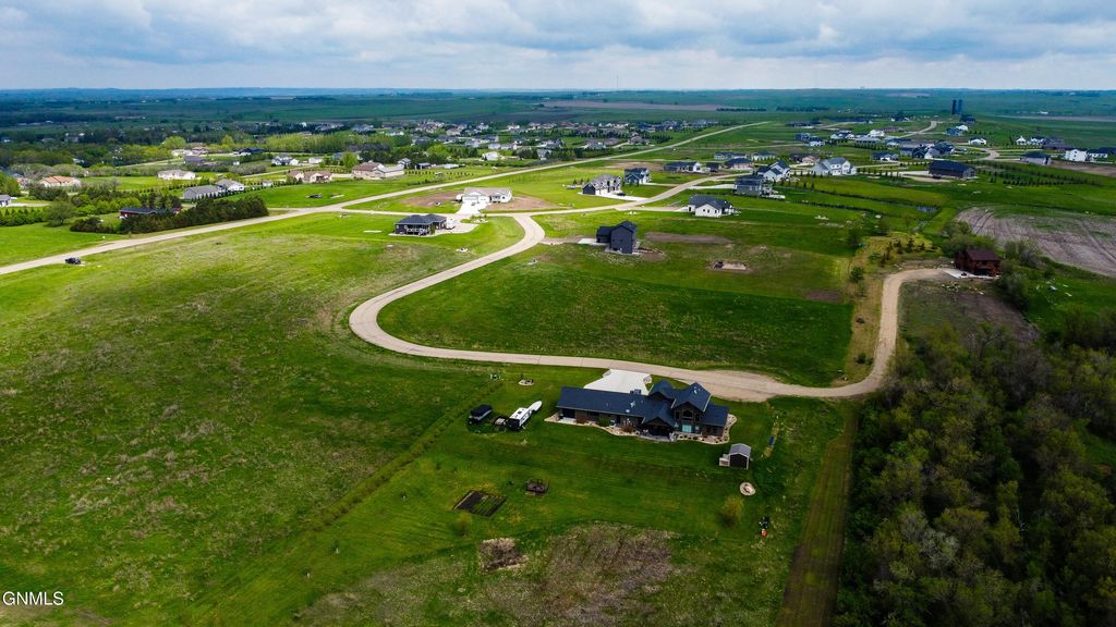 6950 Rockridge Drive, Bismarck, ND 58503 photo 3