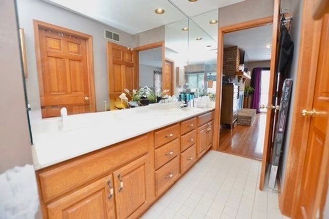 3321 N Bayview Lane, Mchenry, IL 60051